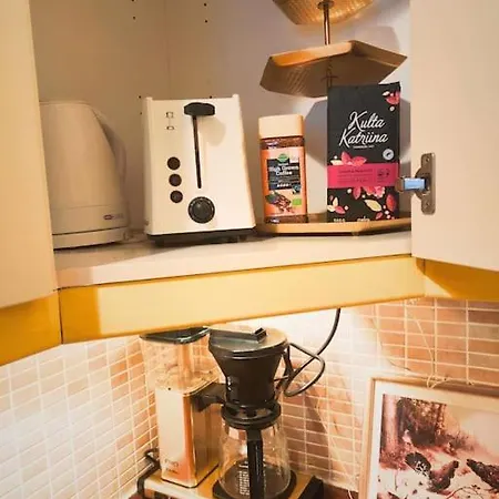 Apartment Yellow Beauty In Location! *