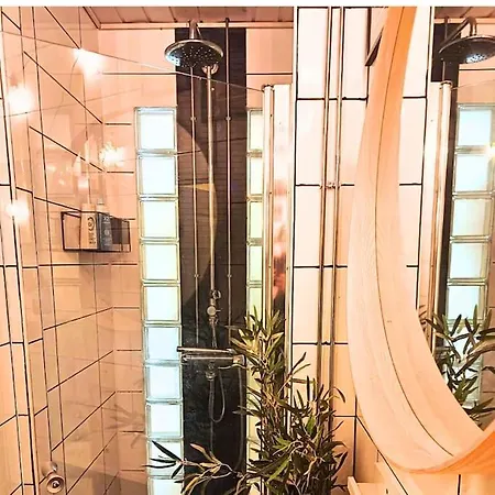 Yellow Beauty In Location! Apartment *