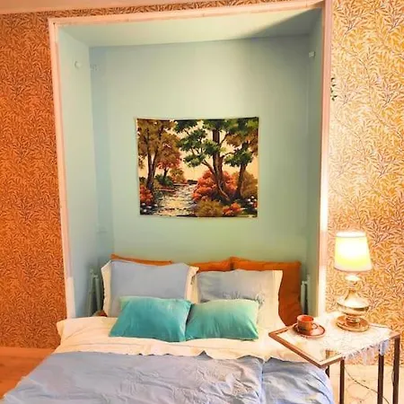 Yellow Beauty In Location! Apartment