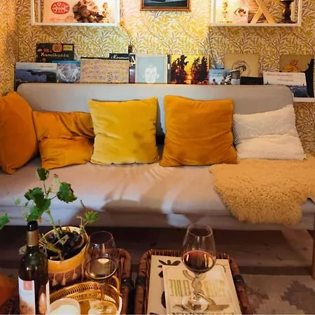 Yellow Beauty In Location! Appartement