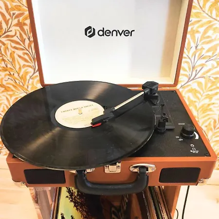 Yellow Beauty In Location! ヘルシンキ